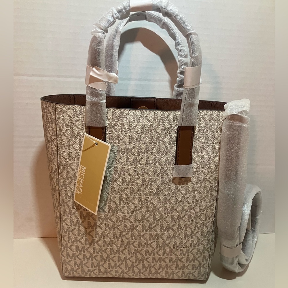 Michael Kors Vincent small signature logo convertible tote bag with card case - Picture 2 of 5